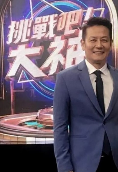 漂亮推销员被我灌醉到旅馆干了无数次 - 三级AV